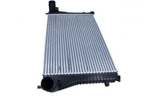 Maxgear AC630047 - Chladič plniaceho vzduchu